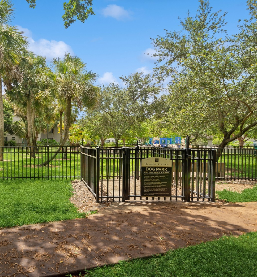 Plantation Gardens Apartment Homes - Plantation, FL - Dog Park